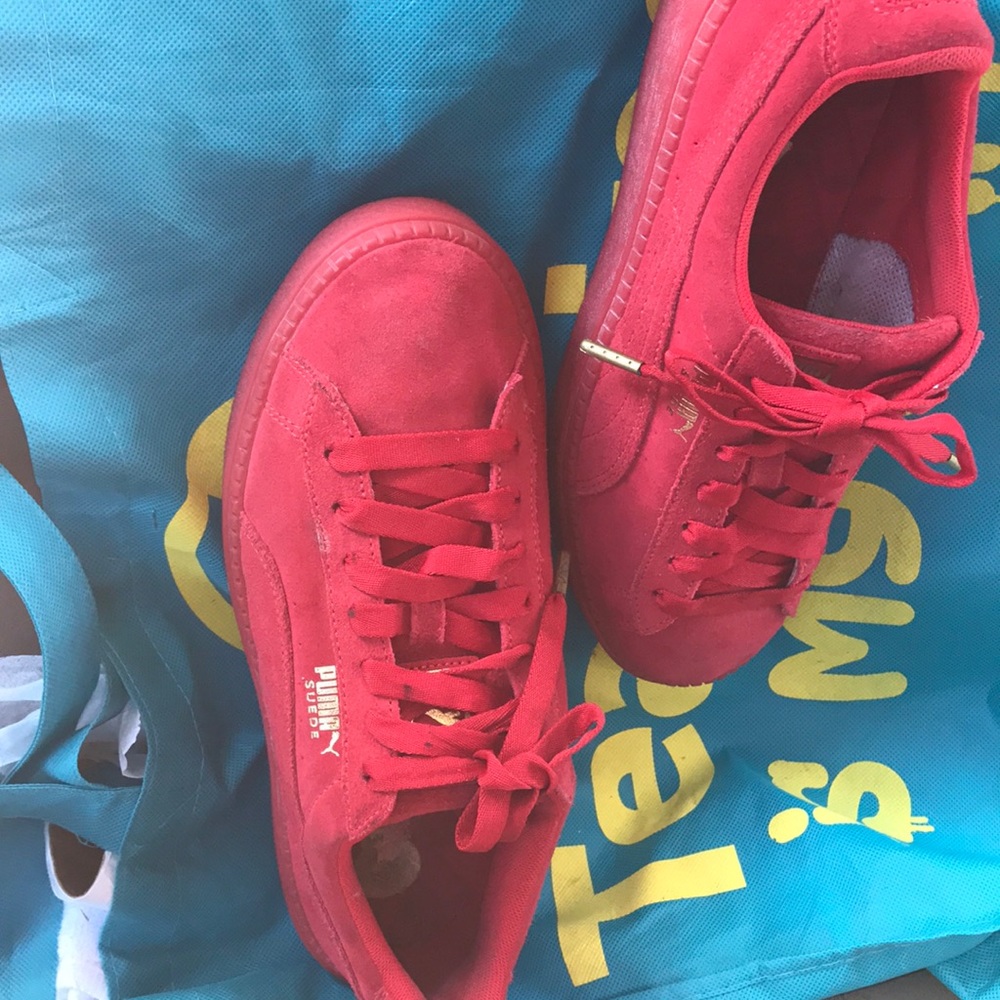 Ladies Suede Puma’s low tops